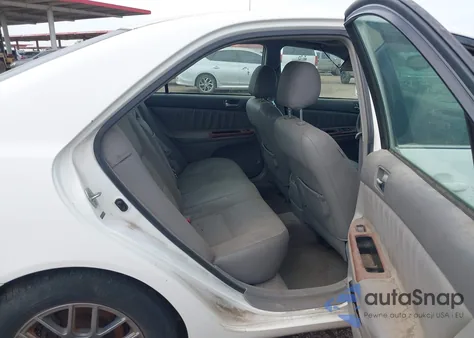 2005 Toyota Camry Xle V6 z USA, uszkodzony, nr VIN 4T1BF30K65U087957